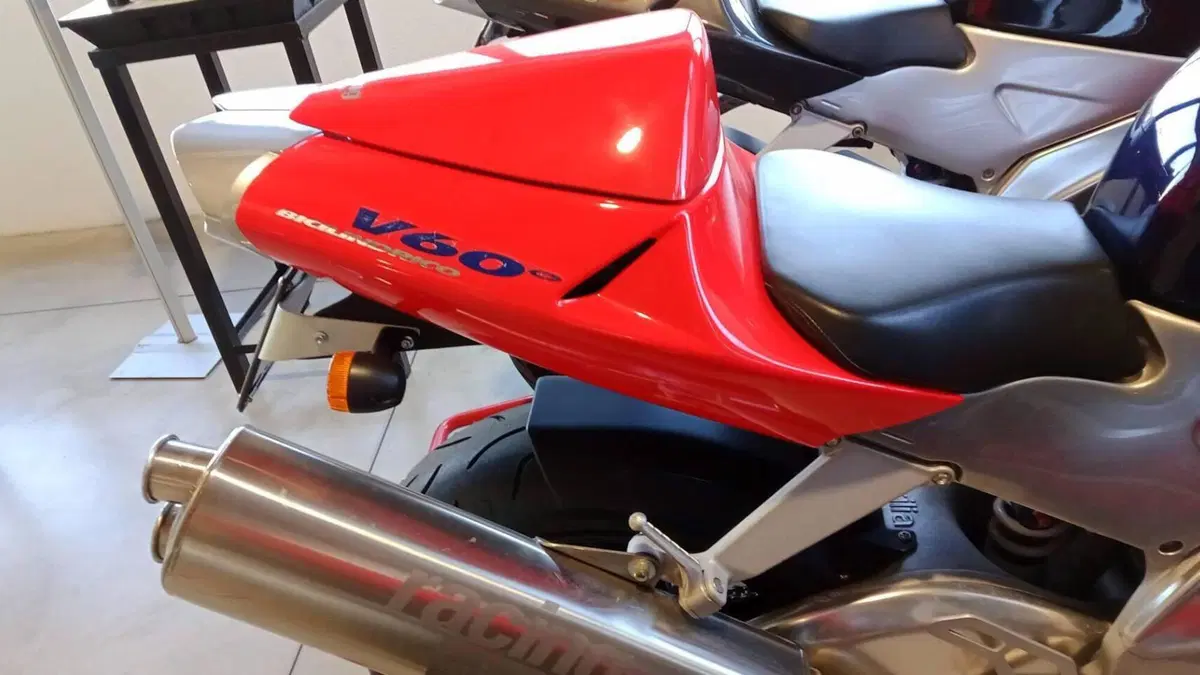 Aprilia RSV 1000 (1998 - 99)  (4)