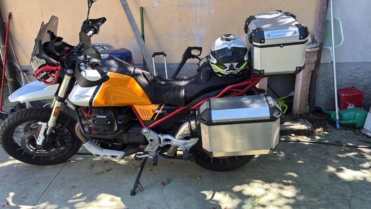 Moto Guzzi V85 TT (2021 - 23) 