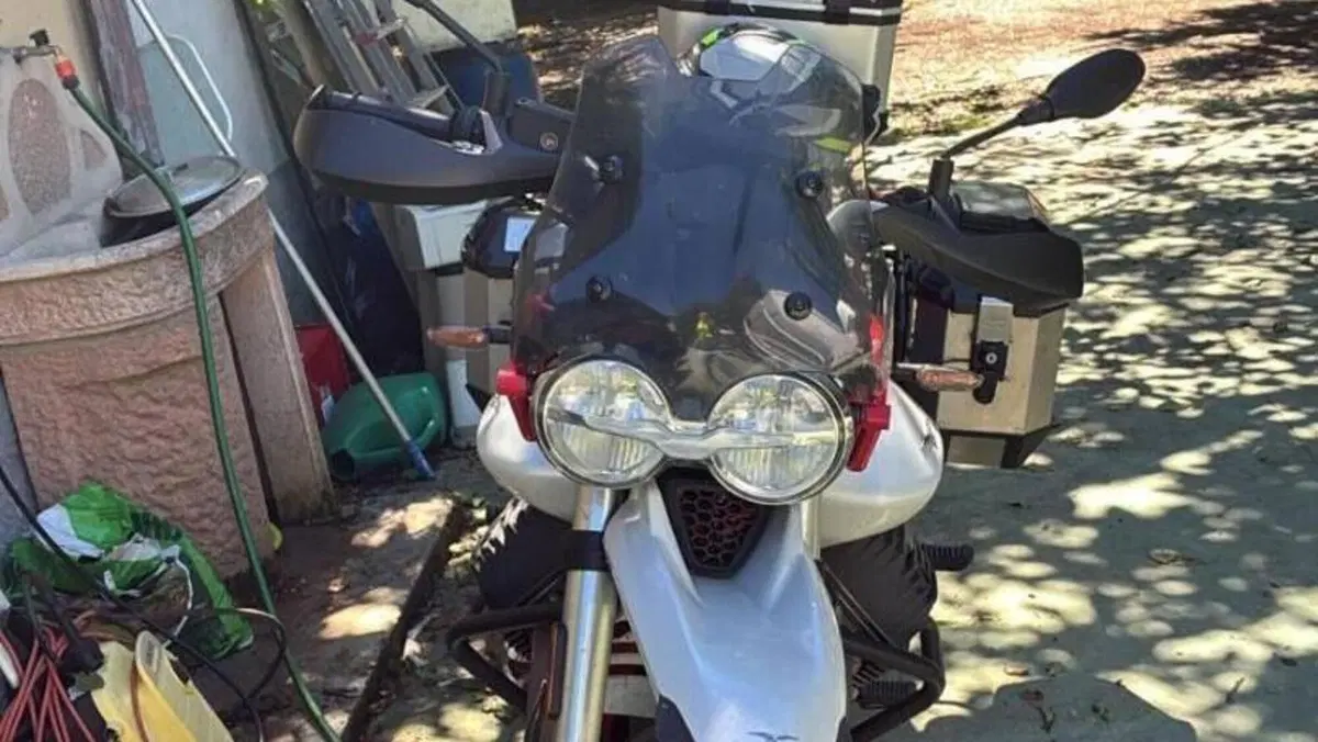 Moto Guzzi V85 TT (2021 - 23)  (4)