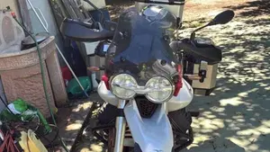Moto Guzzi V85 TT (2021 - 23)  (4)