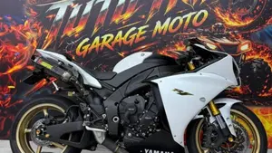 Yamaha YZF R1 (2015 - 16)  (2)