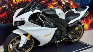 Yamaha YZF R1 (2015 - 16)  (5)