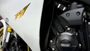 Yamaha YZF R1 (2015 - 16)  (7)