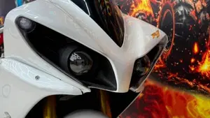 Yamaha YZF R1 (2015 - 16)  (8)