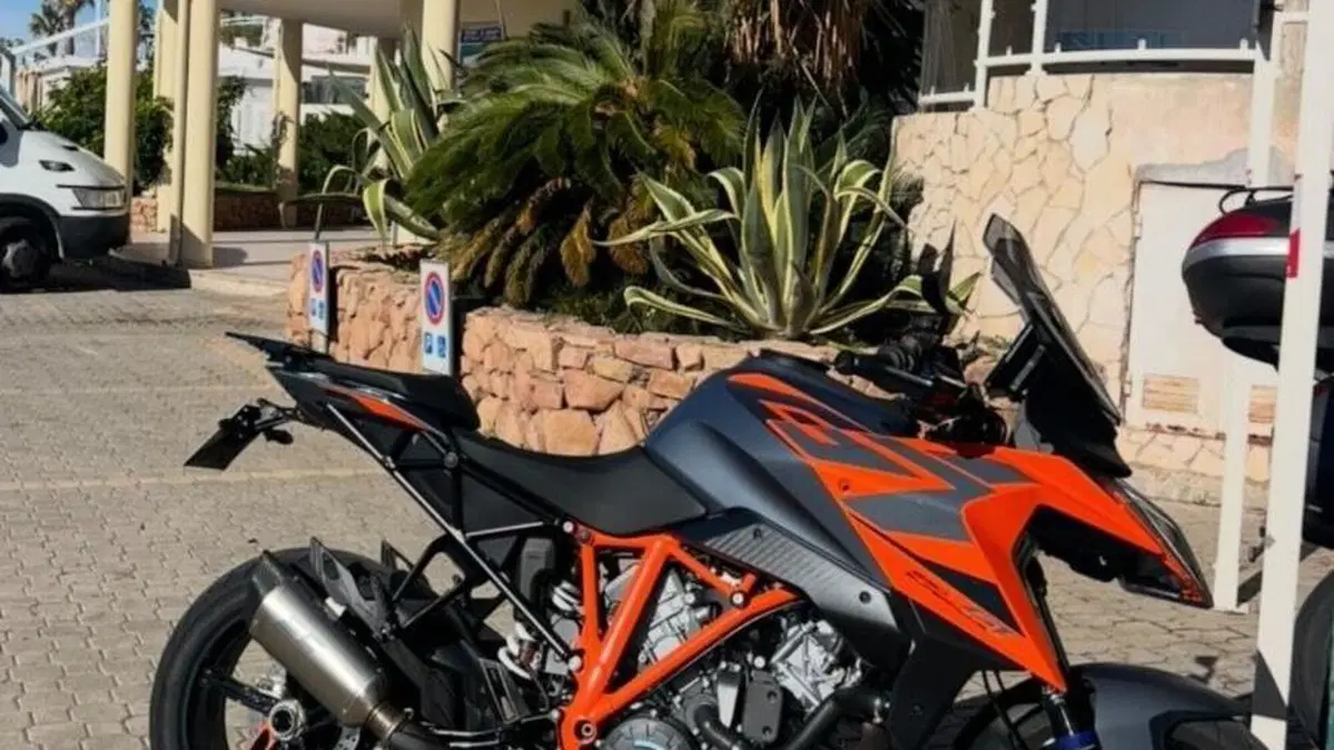 KTM 1290 Super Duke GT (2022 - 25)  (2)
