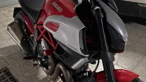 Ducati Diavel 1200 (2010 - 13)  (2)