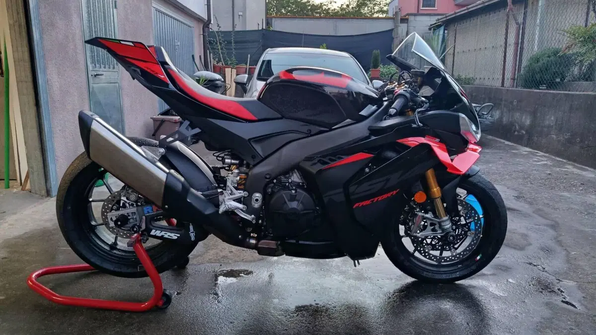 Aprilia RSV4 1100 Factory (2025 - 26) 