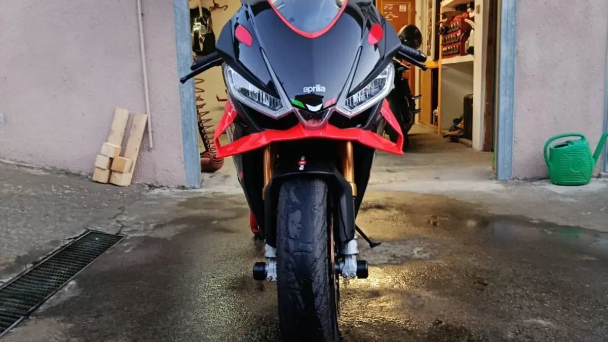 Aprilia RSV4 1100 Factory (2025 - 26)  (3)