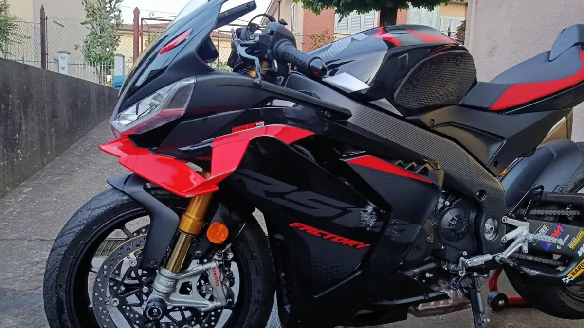 Aprilia RSV4 1100 Factory (2025 - 26)  (5)