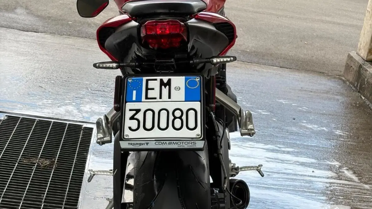 Triumph Street Triple S (2017 - 19)  (2)