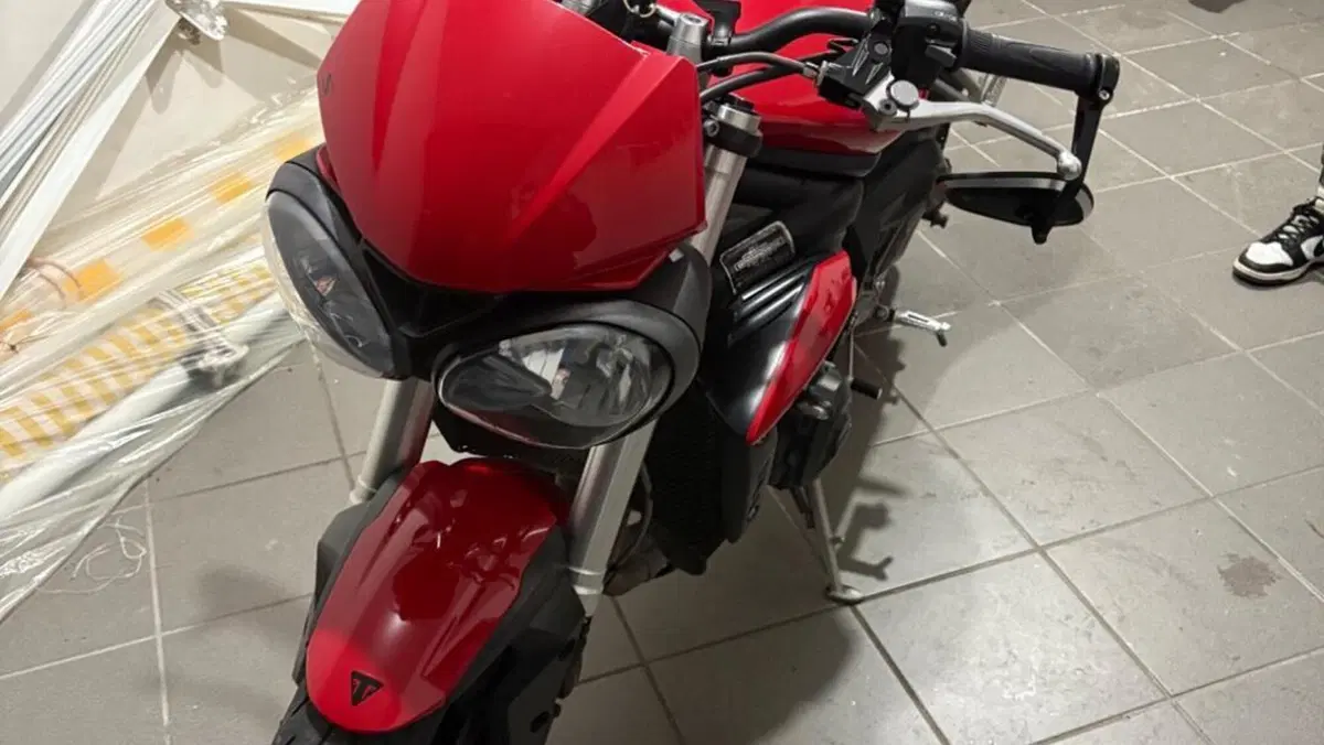Triumph Street Triple S (2017 - 19)  (6)