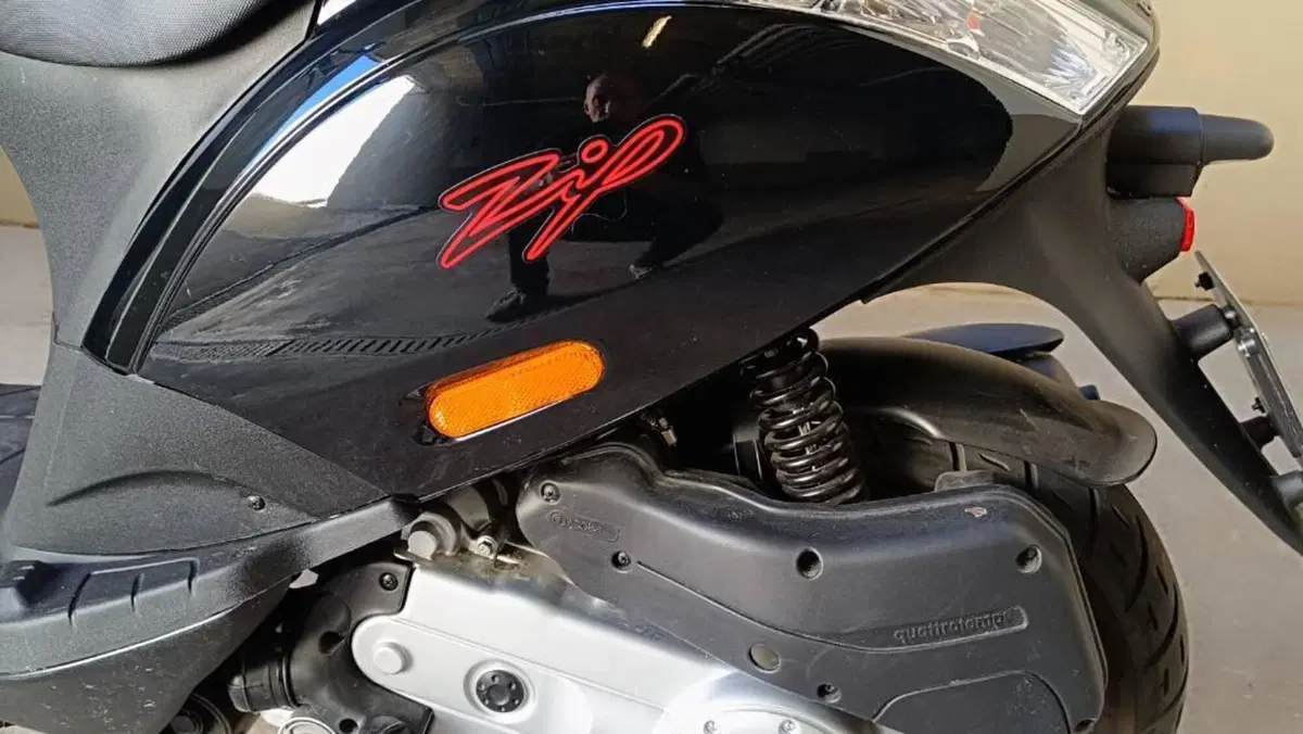 Piaggio Zip 50 4T (2021 - 25)  (6)