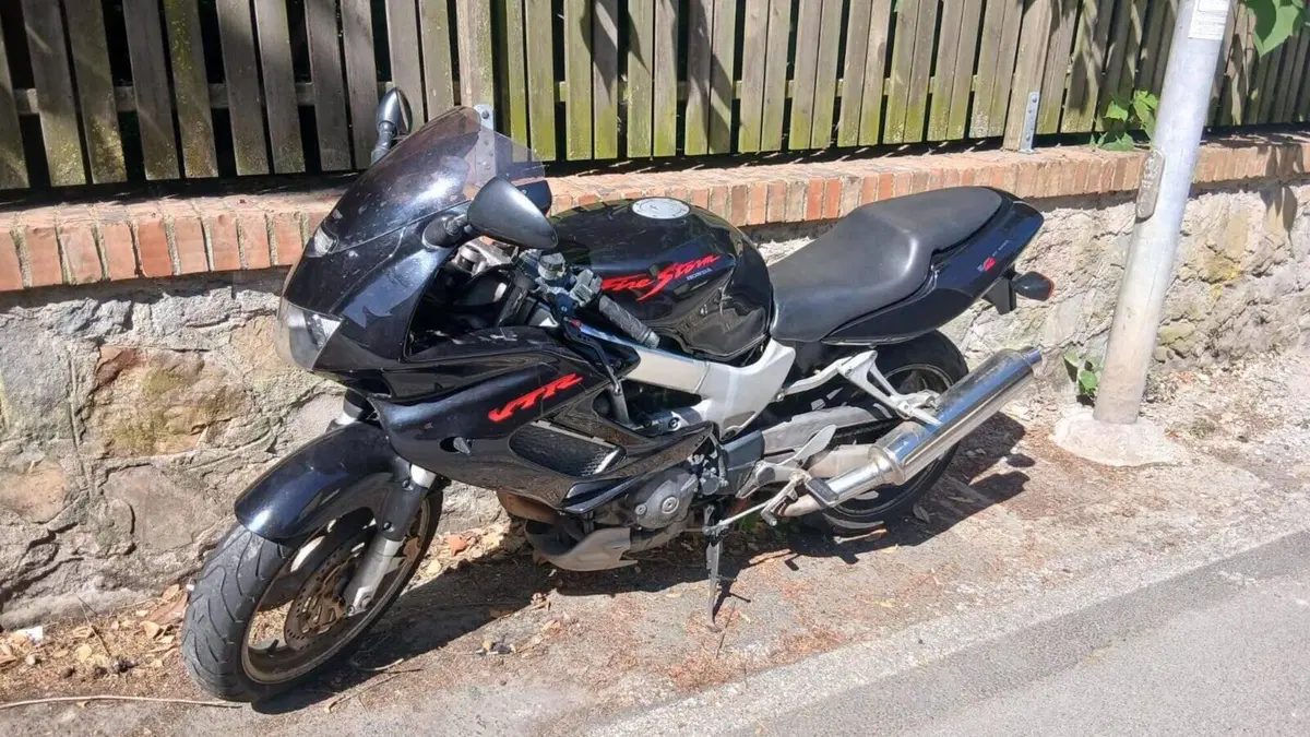 Honda VTR 1000 F Firestorm (2001 - 07)  (4)