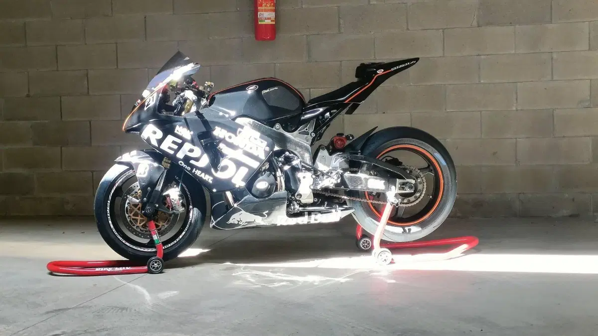 Honda CBR 600 RR (2005 - 06)  (2)