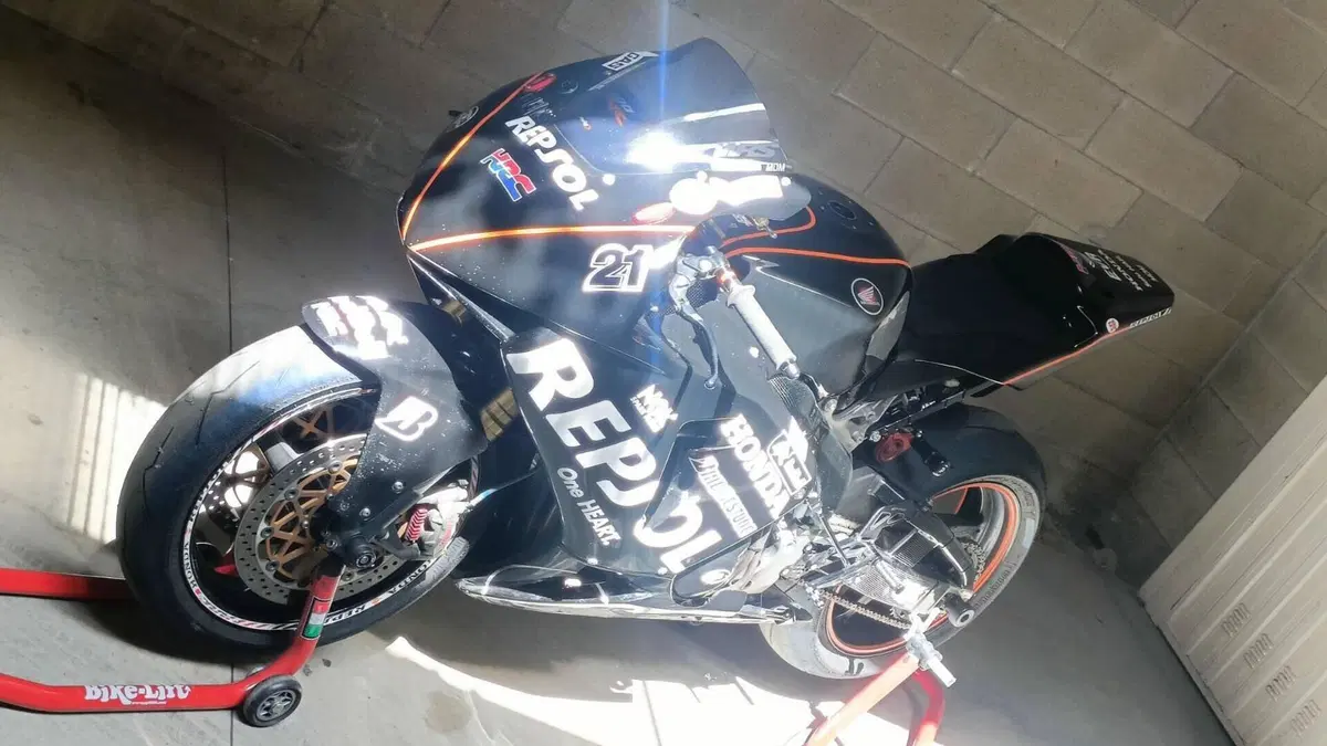 Honda CBR 600 RR (2005 - 06)  (4)