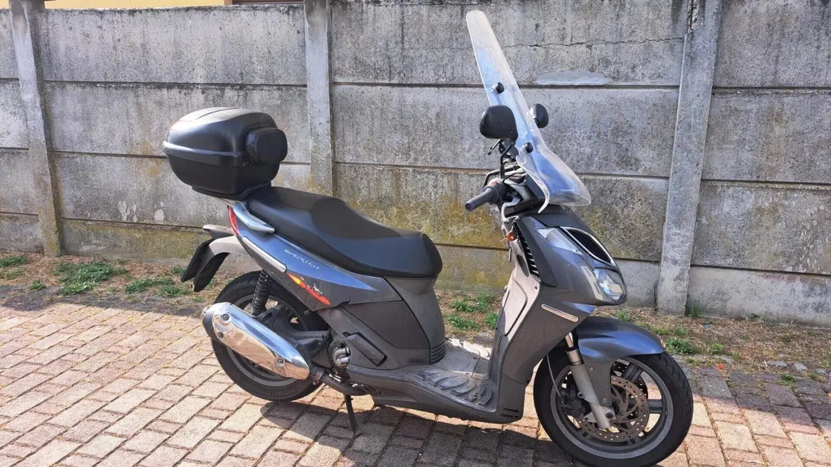 Aprilia Sportcity 250  (2)
