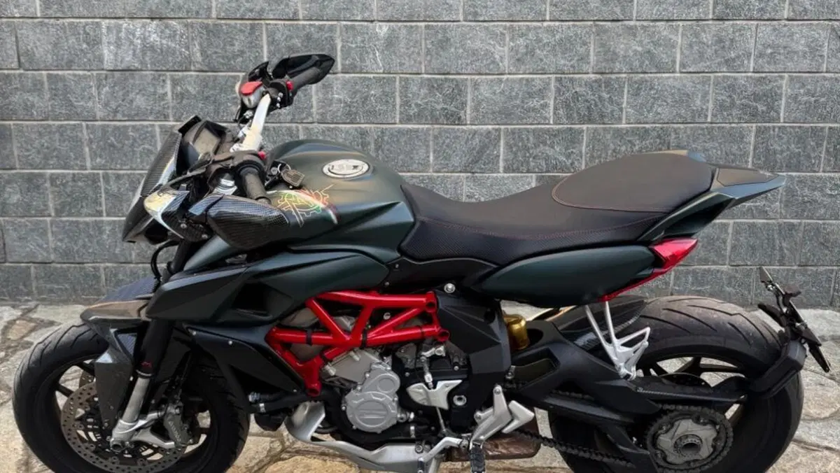 MV Agusta Rivale 800 EAS ABS (2013 -17)  (2)