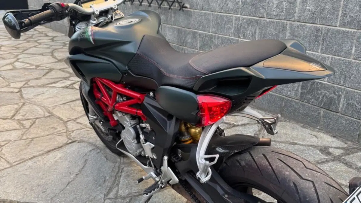 MV Agusta Rivale 800 EAS ABS (2013 -17)  (5)