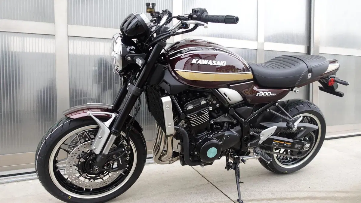 Kawasaki Z 900 RS (2026)  (2)