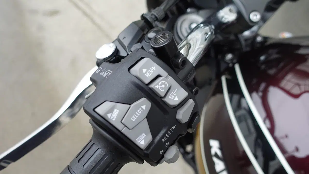 Kawasaki Z 900 RS (2026)  (3)