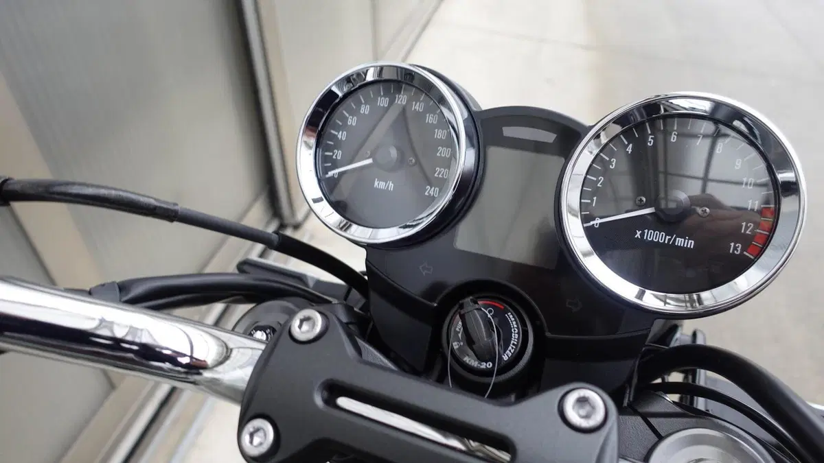Kawasaki Z 900 RS (2026)  (5)
