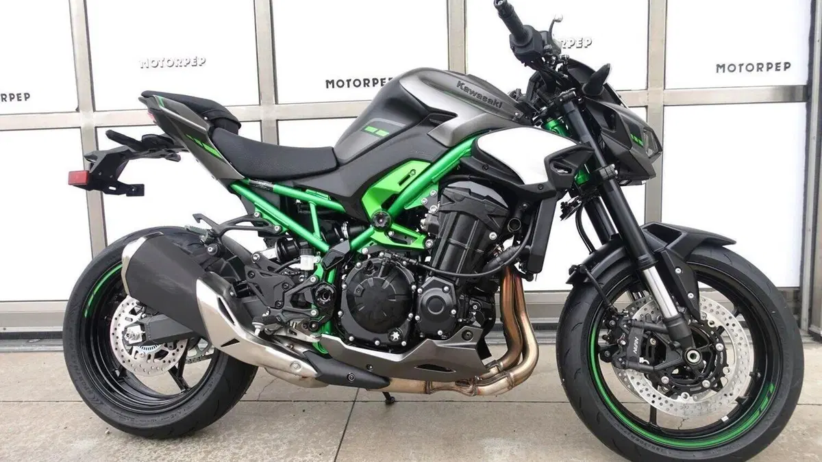 Kawasaki Z 900 (2025 - 26)  (3)