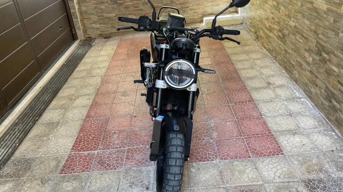 Husqvarna Svartpilen 401 (2020)  (2)