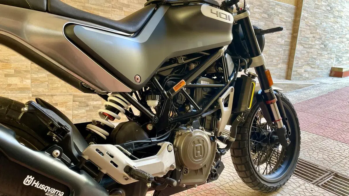 Husqvarna Svartpilen 401 (2020)  (3)