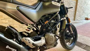 Husqvarna Svartpilen 401 (2020)  (3)