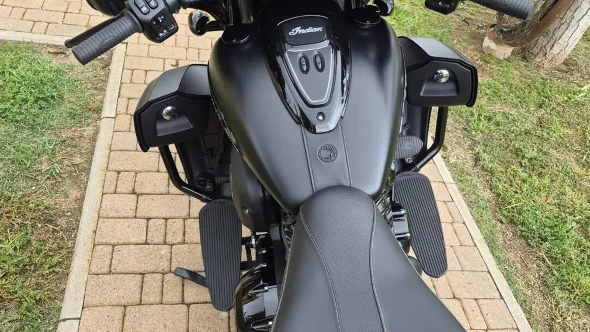 Indian Roadmaster 1890 Dark Horse (2021 - 25)  (3)