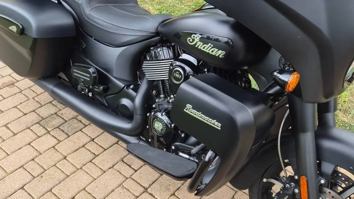Indian Roadmaster 1890 Dark Horse (2021 - 25)  (4)