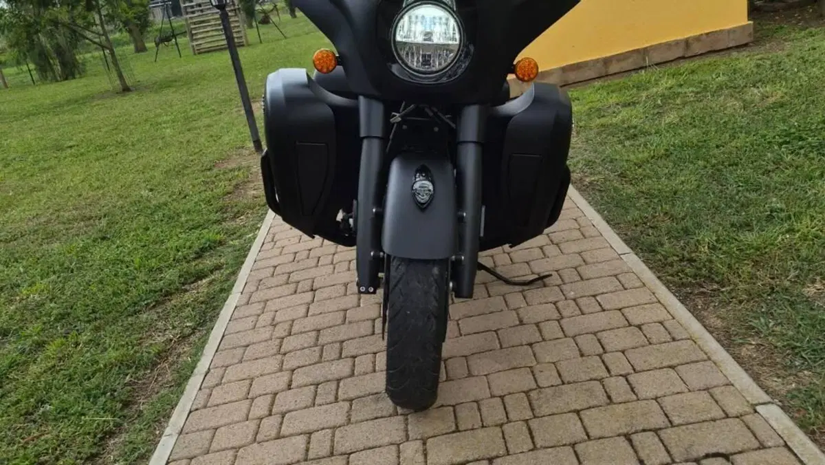 Indian Roadmaster 1890 Dark Horse (2021 - 25)  (5)