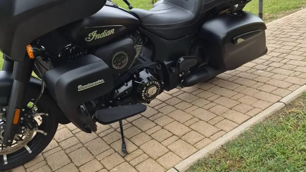 Indian Roadmaster 1890 Dark Horse (2021 - 25) 