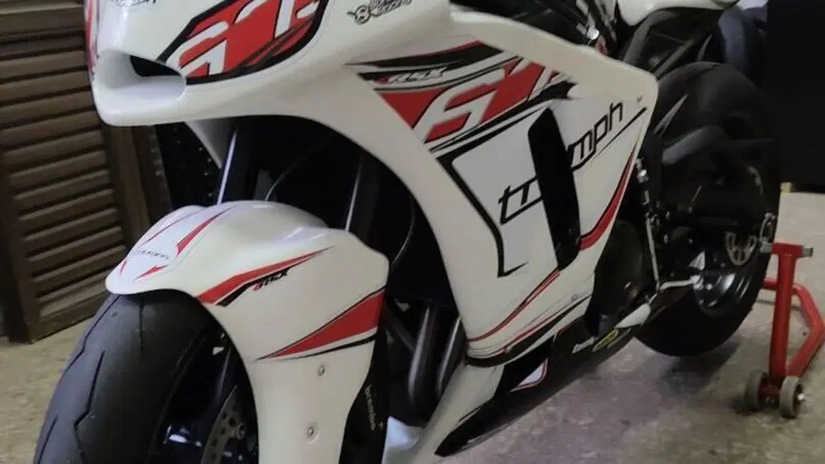 Triumph Street Triple 765 R (2023 - 26) 