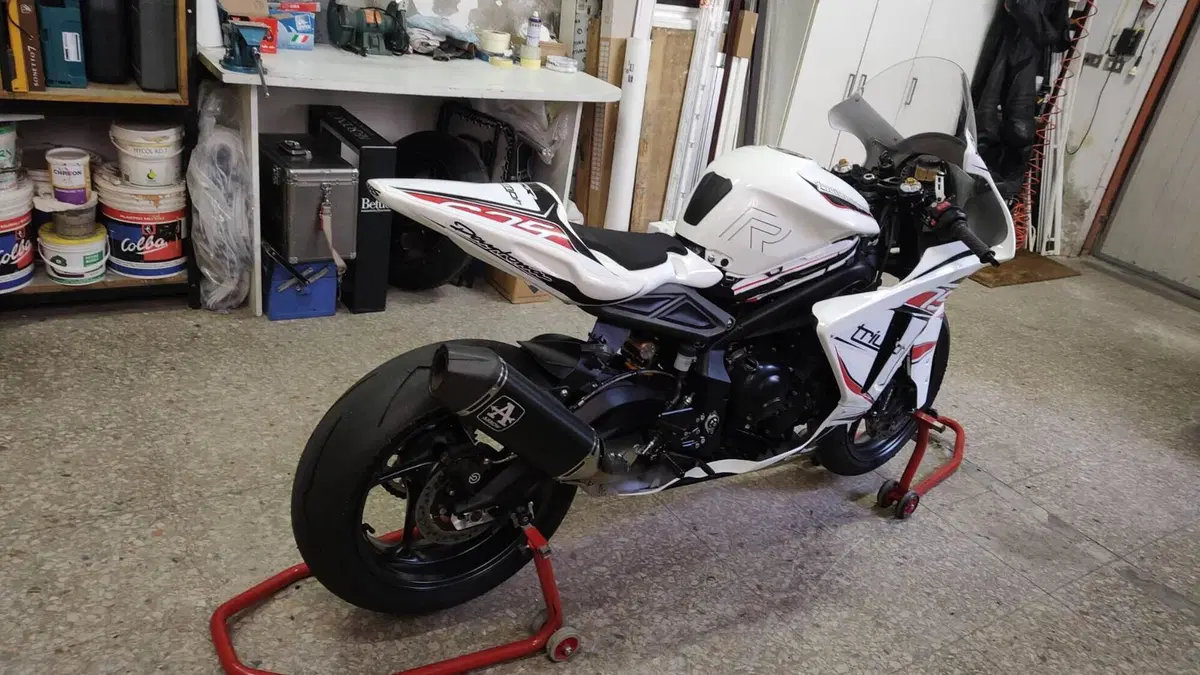 Triumph Street Triple 765 R (2023 - 26)  (8)