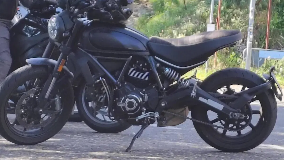 Ducati Scrambler 800 Icon Dark (2021 - 22)  (3)