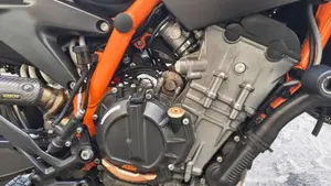 KTM 890 Duke R (2020)  (7)