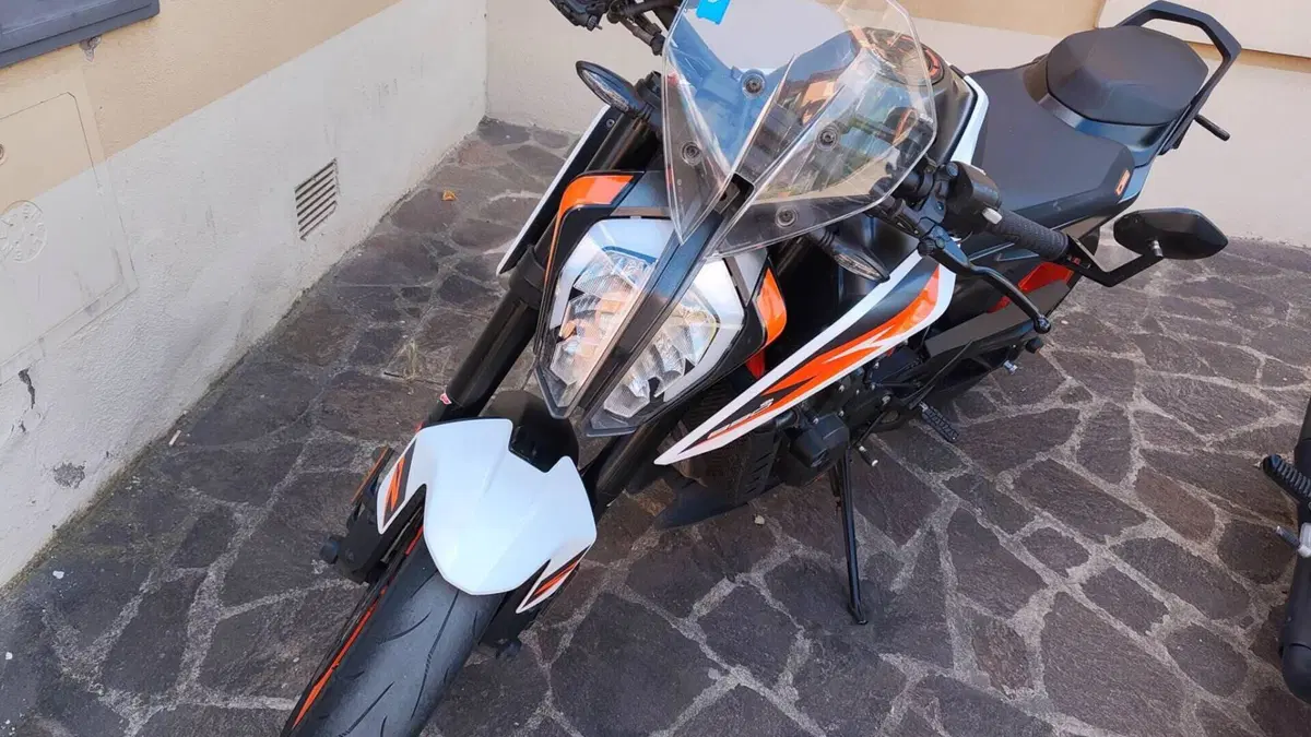KTM 890 Duke R (2020)  (5)