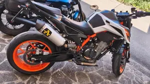 KTM 890 Duke R (2020) 