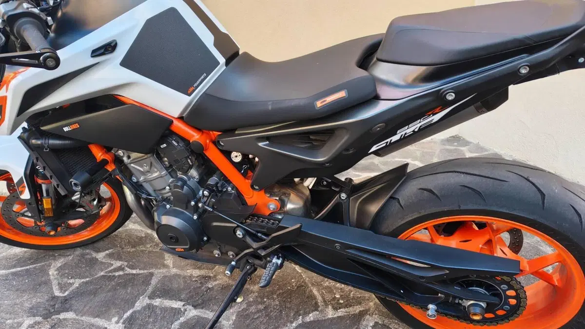 KTM 890 Duke R (2020)  (2)