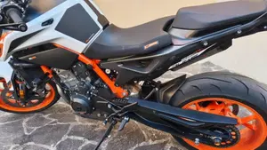 KTM 890 Duke R (2020)  (2)