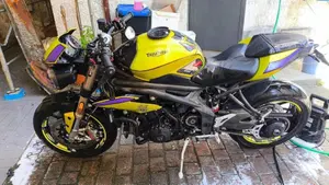 Triumph Speed Triple 1050 S ABS (2016 - 17)  (2)