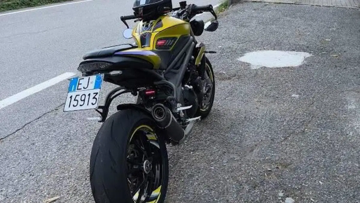 Triumph Speed Triple 1050 S ABS (2016 - 17)  (6)