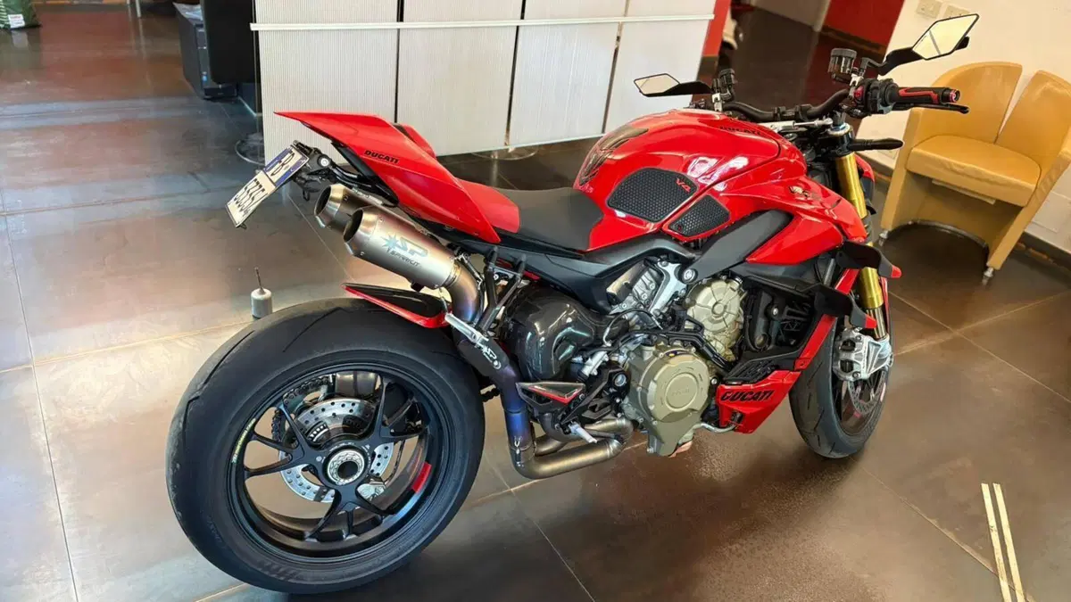 Ducati Streetfighter V4 S (2023 - 24) 