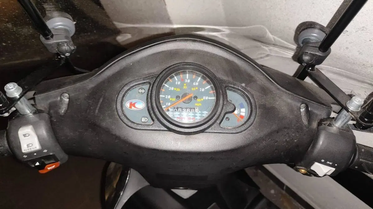 Kymco Agility 50 4T (2005 - 06)  (4)