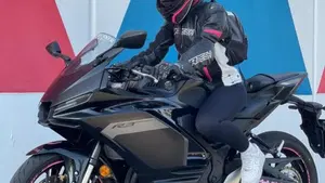 Yamaha YZF R3 (2025 - 26)  (3)
