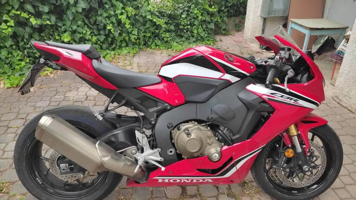 Honda CBR 1000 RR Fireblade (2017 - 19)  (3)