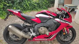 Honda CBR 1000 RR Fireblade (2017 - 19)  (3)