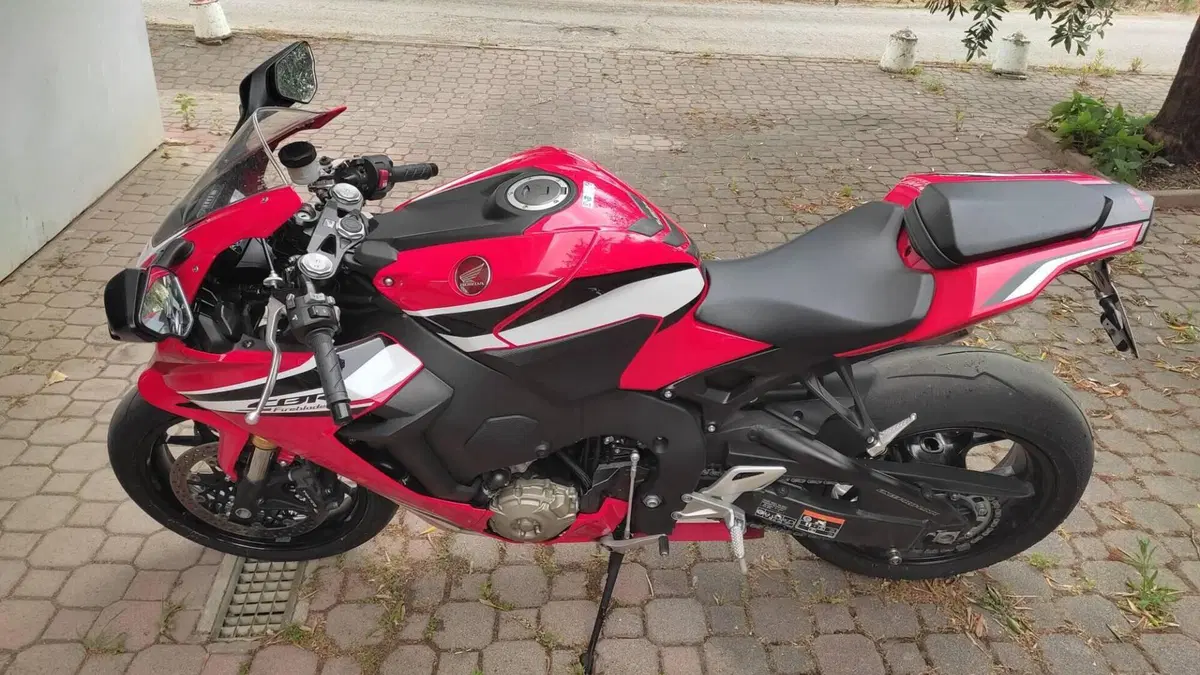 Honda CBR 1000 RR Fireblade (2017 - 19)  (4)