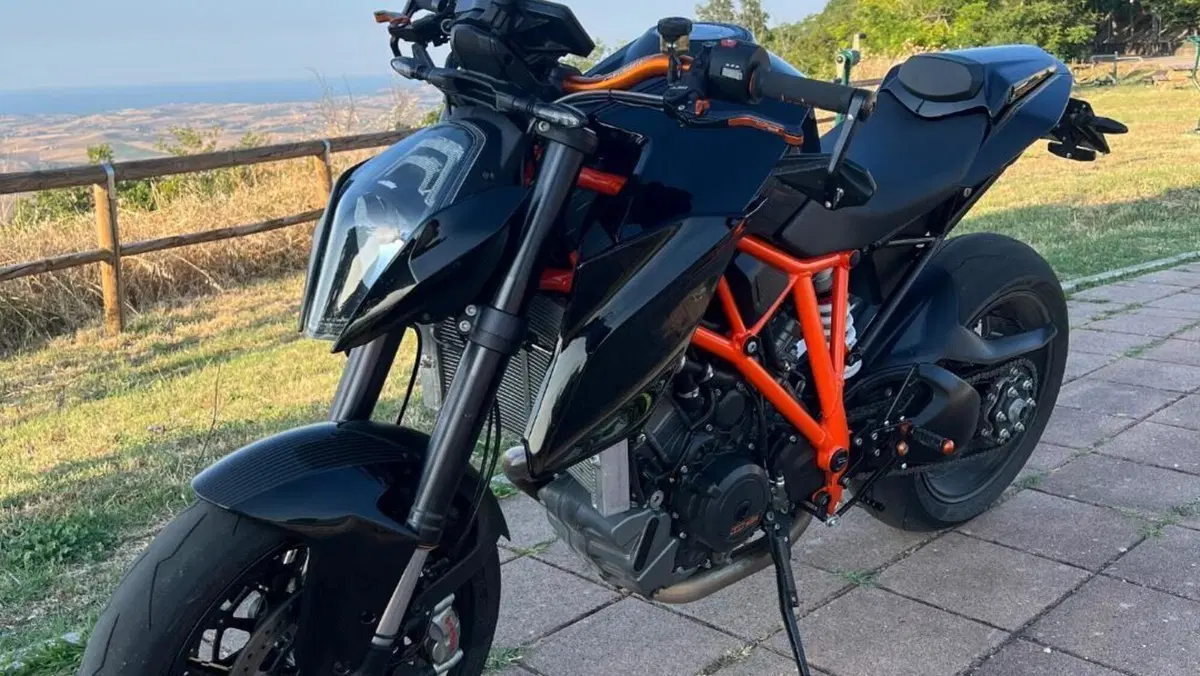 KTM 1290 Super Duke R SE ABS (2016) 